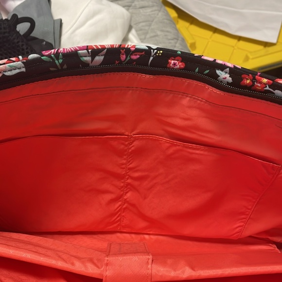 Vera Bradley large tote-new! - Picture 5 of 7